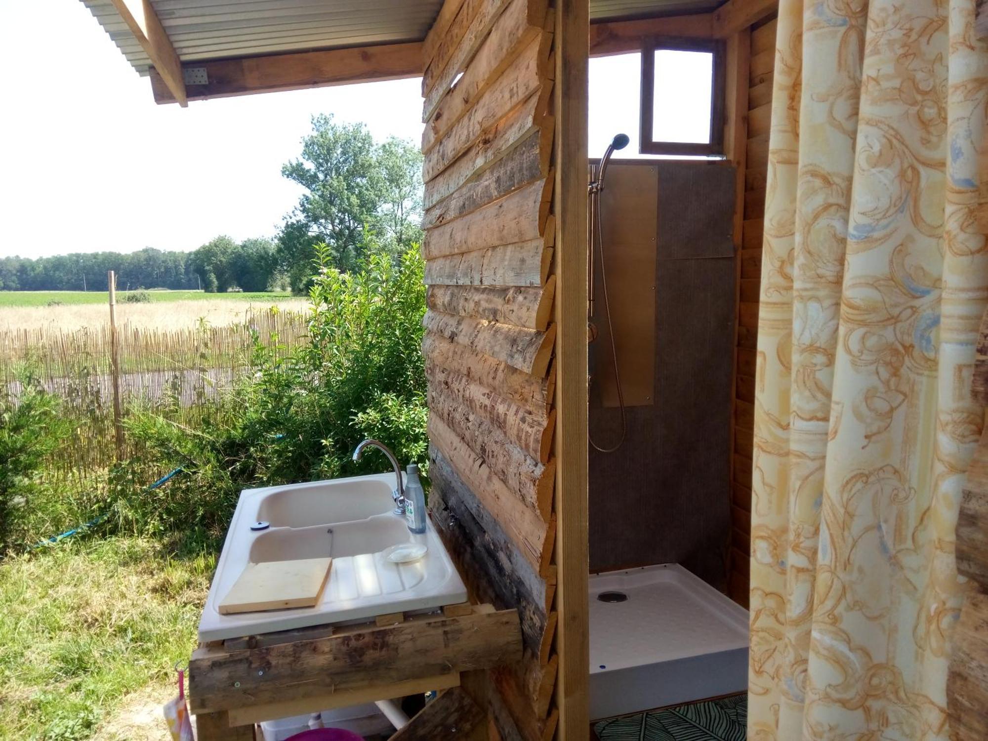 Bivouac Hotel Le Fay Buitenkant foto